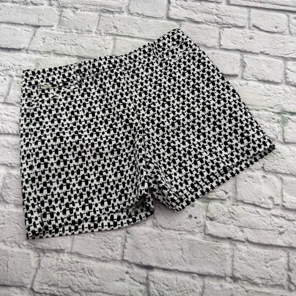 White House Black Market The 5 Inch Short Black White Geometric Print Size 4